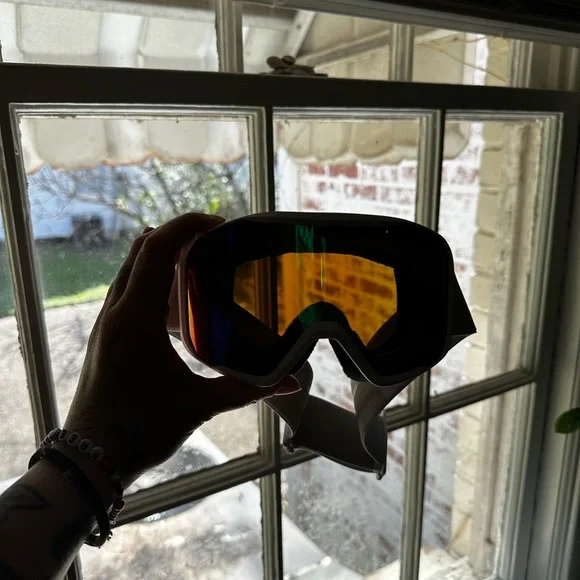 SMITH snow/skiing goggles with anti-fog lens, &
UVA/UVB sun protection - Picture 10 of 12